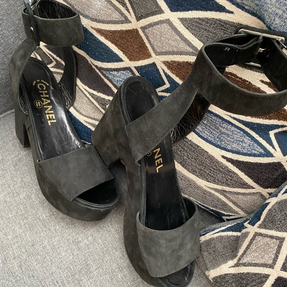 Vintage CHANEL Platform Leather - Picture 5 of 7
